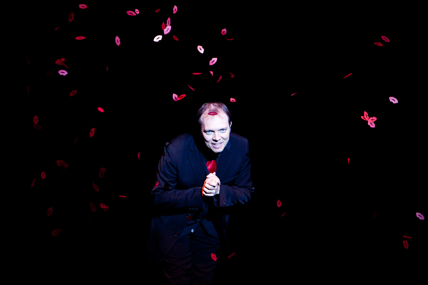 The French magician Boris Wild taking a bow at the end of his close-up act « The Kiss Act » awarded at FISM