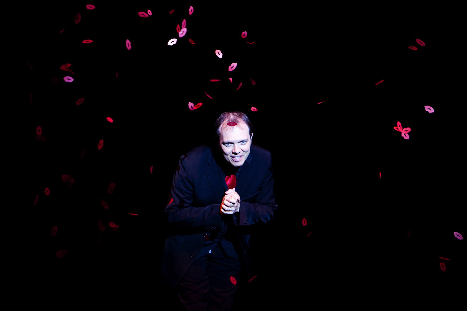 The French magician Boris Wild taking a bow at the end of his close-up act « The Kiss Act » awarded at FISM
